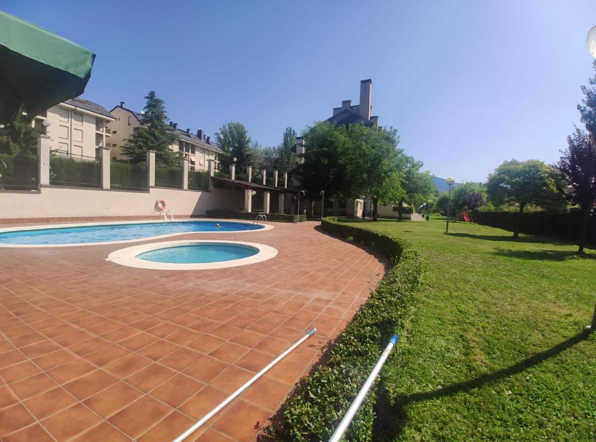 Apartamento Goxoa Jaca Exterior foto